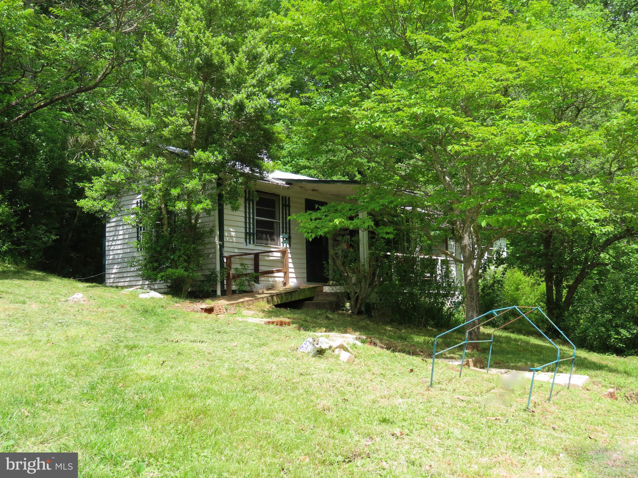 240 Whorton Hollow Road Castleton, VA 22716 - Photo 5 of 9 Guest cottage / Studio (frame cottage)