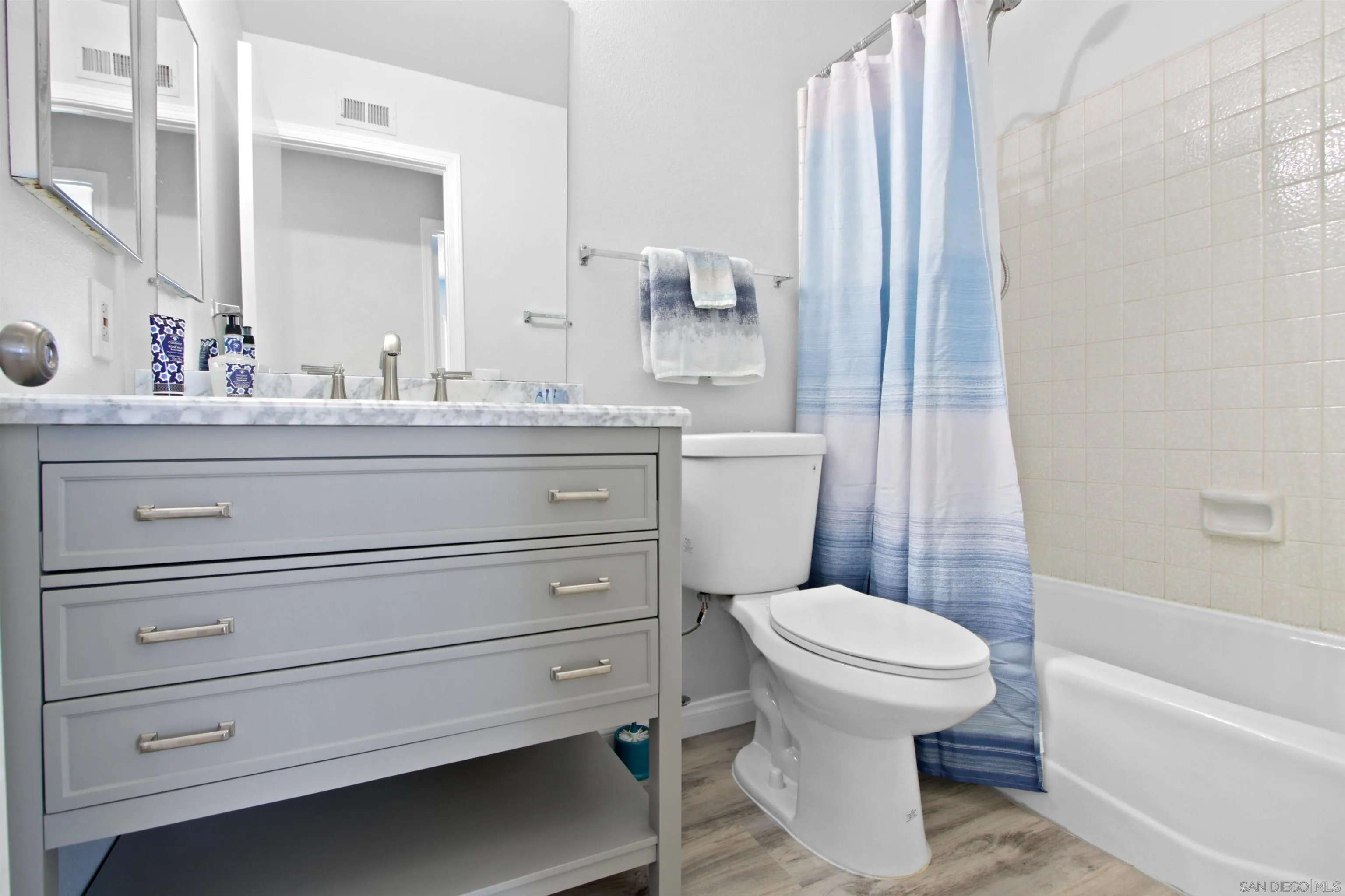 148 North Roth Lane Orange, CA 92869 - Photo 20 of 24 2nd Full Bathroom