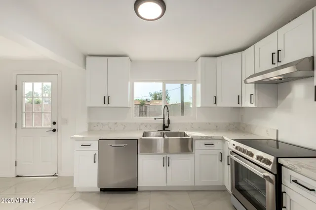 $319,990 | 5036 South 36th Avenue, Phoenix, AZ 85041