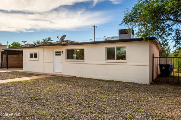 a view of a house with a backyard