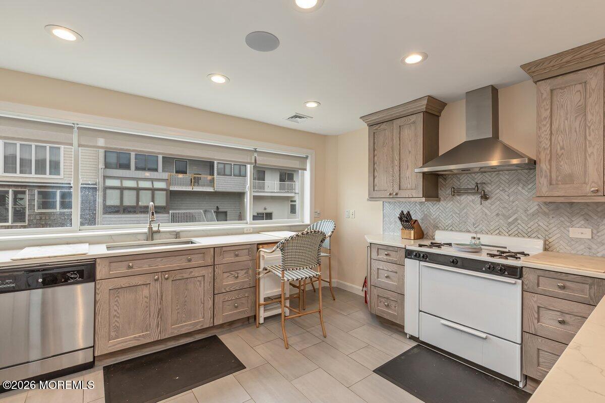 31 Village Road Sea Bright, NJ 07760 - Photo 10 of 23 3V0A8836