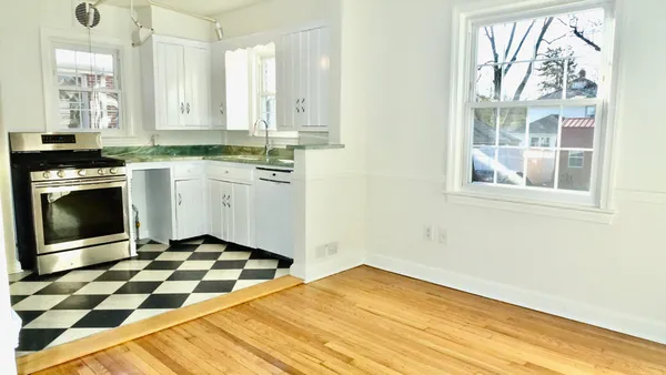$3,000 | 1926 North Underwood Street, Arlington, VA 22205
