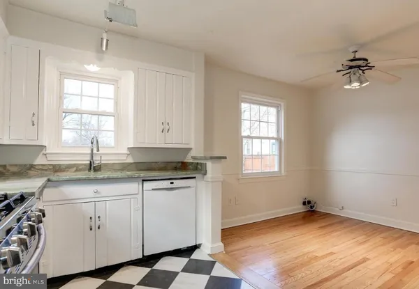 $3,000 | 1926 North Underwood Street, Arlington, VA 22205