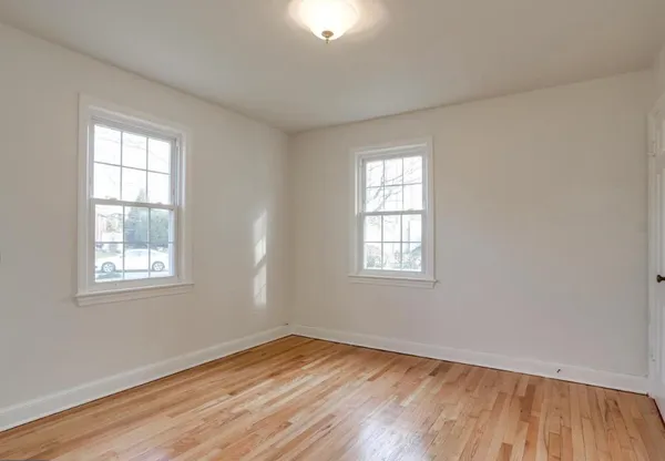 $3,000 | 1926 North Underwood Street, Arlington, VA 22205