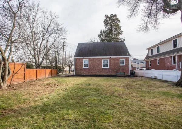 $3,000 | 1926 North Underwood Street, Arlington, VA 22205