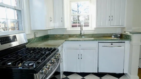 $3,000 | 1926 North Underwood Street, Arlington, VA 22205
