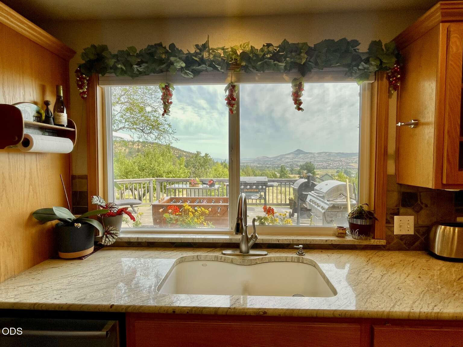 6085 Adams Road Talent, OR 97540 - Photo 9 of 40