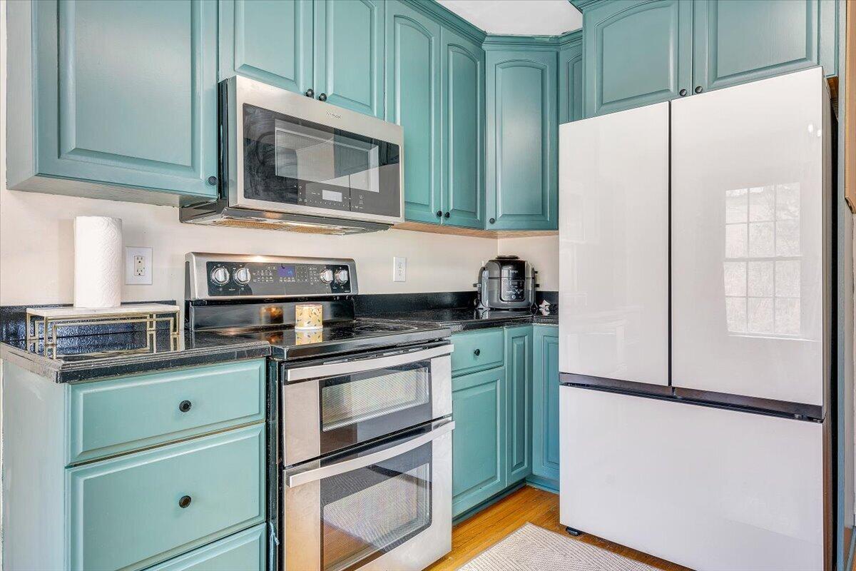 686 Pine Haven Road Fincastle, VA 24090 - Photo 12 of 56 a kitchen with stainless steel appliances a refrigerator sink and microwave