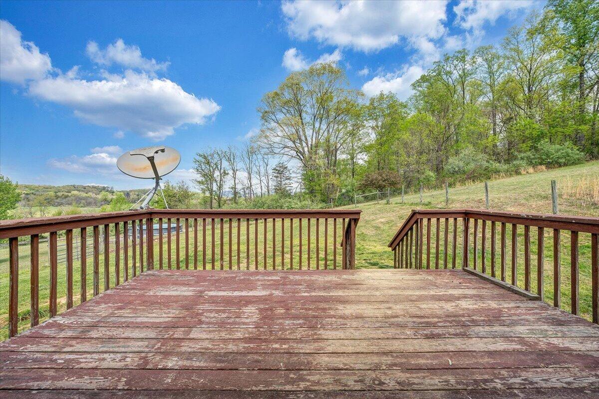 686 Pine Haven Road Fincastle, VA 24090 - Photo 46 of 56 a balcony with street view