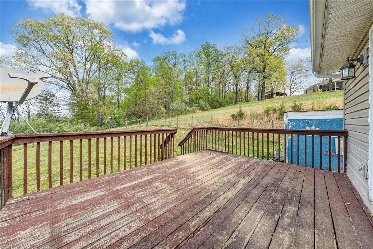 686 Pine Haven Road Fincastle, VA 24090 - Photo 47 of 56 a view of a balcony with wooden floor and fence