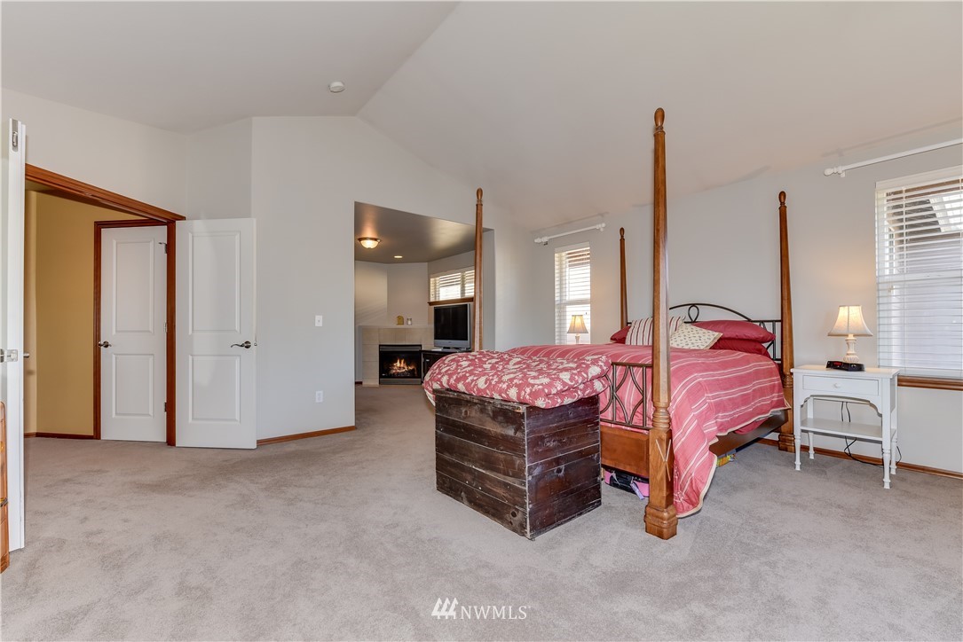 2025 241st Street Southwest Bothell, WA 98021 - Photo 15 of 25