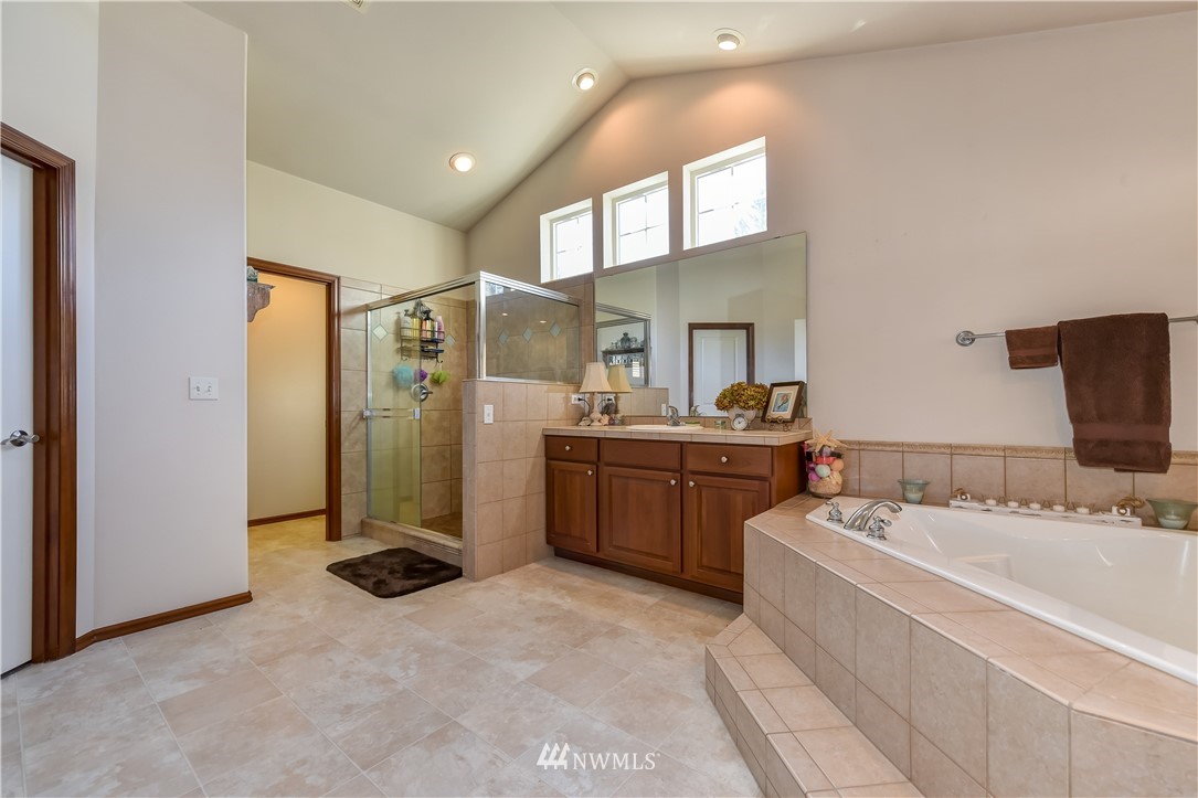 2025 241st Street Southwest Bothell, WA 98021 - Photo 17 of 25