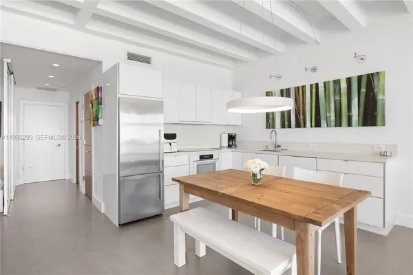 $3,600 | 4925 Collins Avenue, Unit 5C, Miami Beach, FL 33140