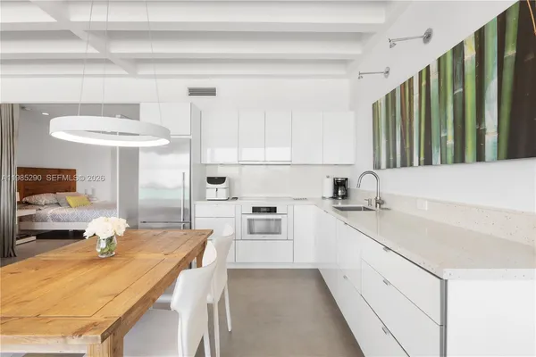 $3,600 | 4925 Collins Avenue, Unit 5C, Miami Beach, FL 33140