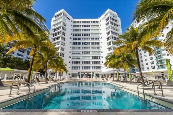 $3,600 | 4925 Collins Avenue, Unit 5C, Miami Beach, FL 33140