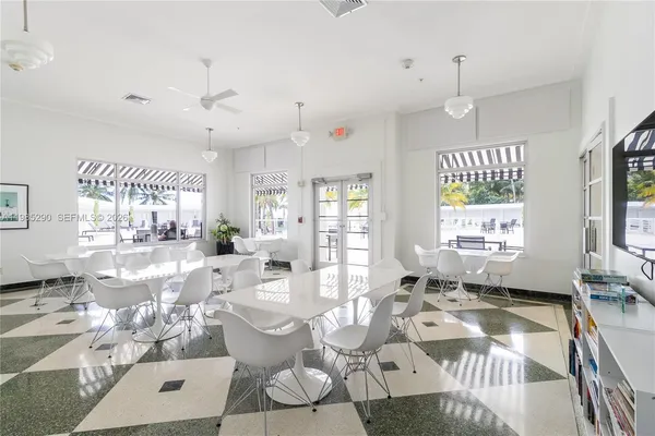 $3,600 | 4925 Collins Avenue, Unit 5C, Miami Beach, FL 33140
