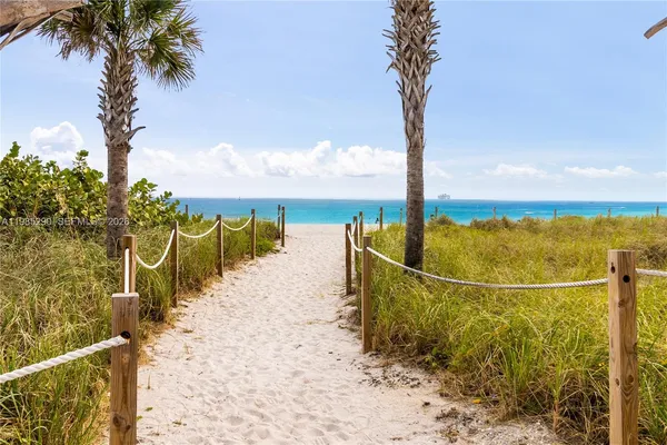 $3,600 | 4925 Collins Avenue, Unit 5C, Miami Beach, FL 33140