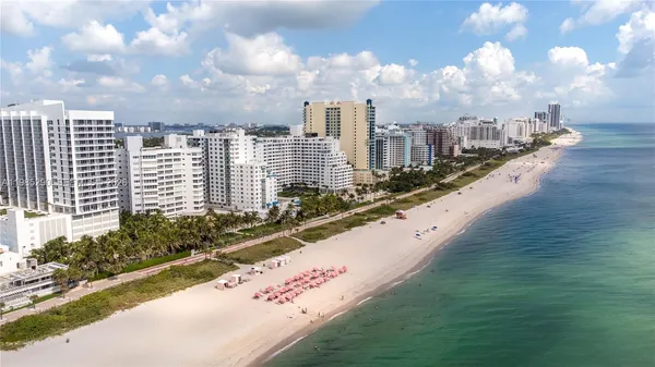 $3,600 | 4925 Collins Avenue, Unit 5C, Miami Beach, FL 33140