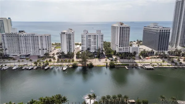 $3,600 | 4925 Collins Avenue, Unit 5C, Miami Beach, FL 33140