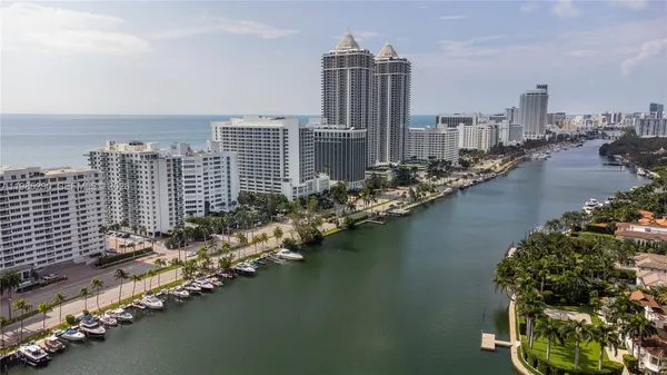 $3,600 | 4925 Collins Avenue, Unit 5C, Miami Beach, FL 33140