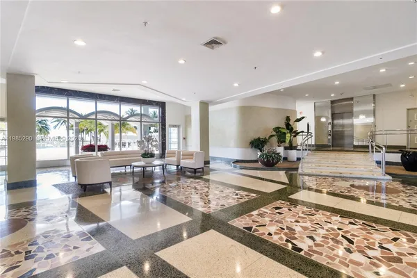 $3,600 | 4925 Collins Avenue, Unit 5C, Miami Beach, FL 33140