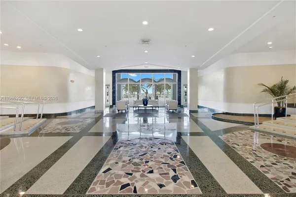 $3,600 | 4925 Collins Avenue, Unit 5C, Miami Beach, FL 33140