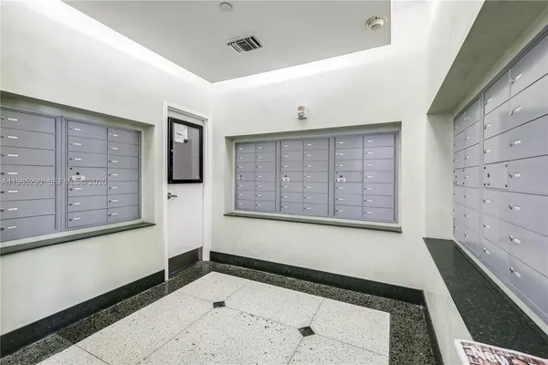$3,600 | 4925 Collins Avenue, Unit 5C, Miami Beach, FL 33140