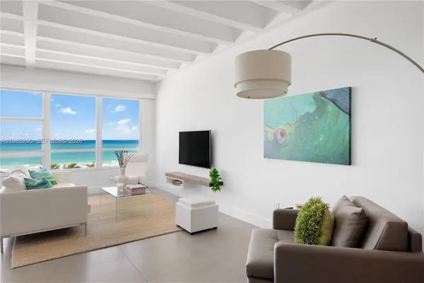 $3,600 | 4925 Collins Avenue, Unit 5C, Miami Beach, FL 33140