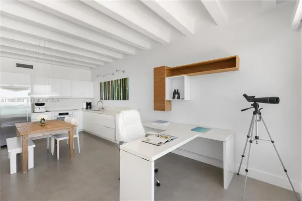 $3,600 | 4925 Collins Avenue, Unit 5C, Miami Beach, FL 33140