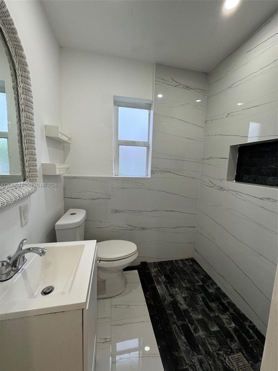 2380 Northwest Flagler Terrace, Unit R Miami, FL 33125 - Photo 8 of 12 Gallery Image 8