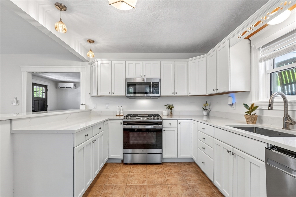 214 Laurel Street Melrose, MA 02176 - Photo 11 of 37