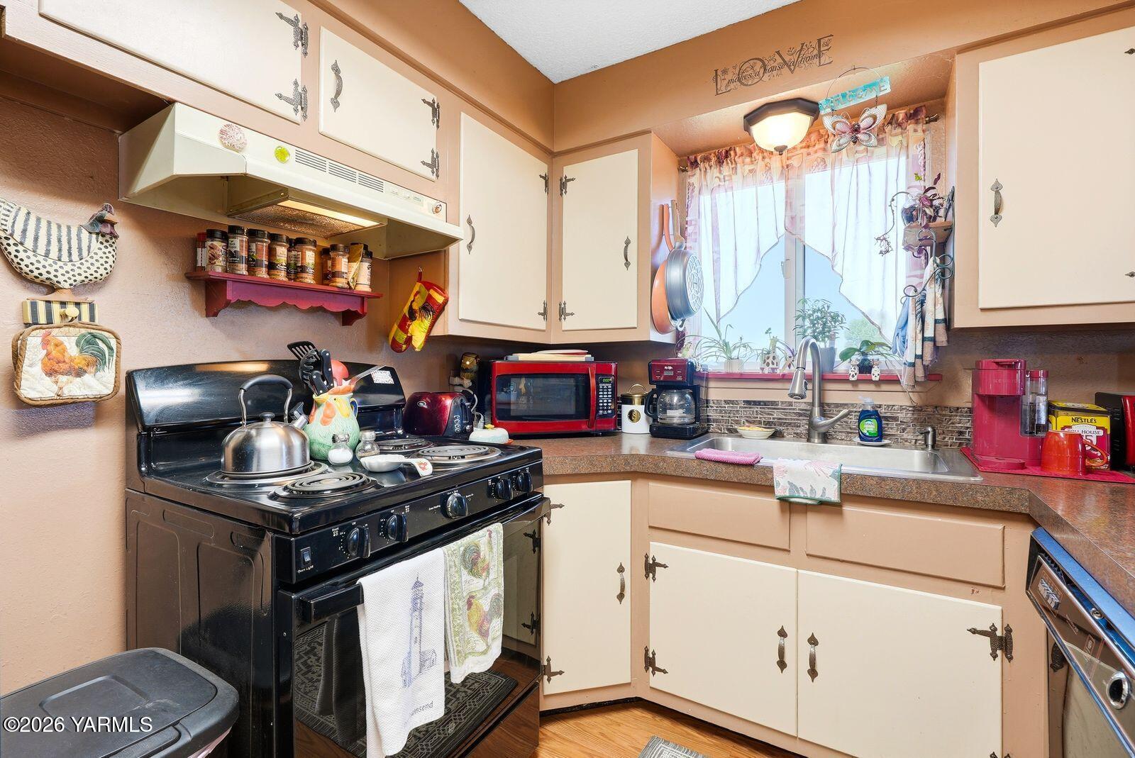 10555 Ashue Road Toppenish, WA 98948 - Photo 15 of 57 10555 Ashue Rd 015