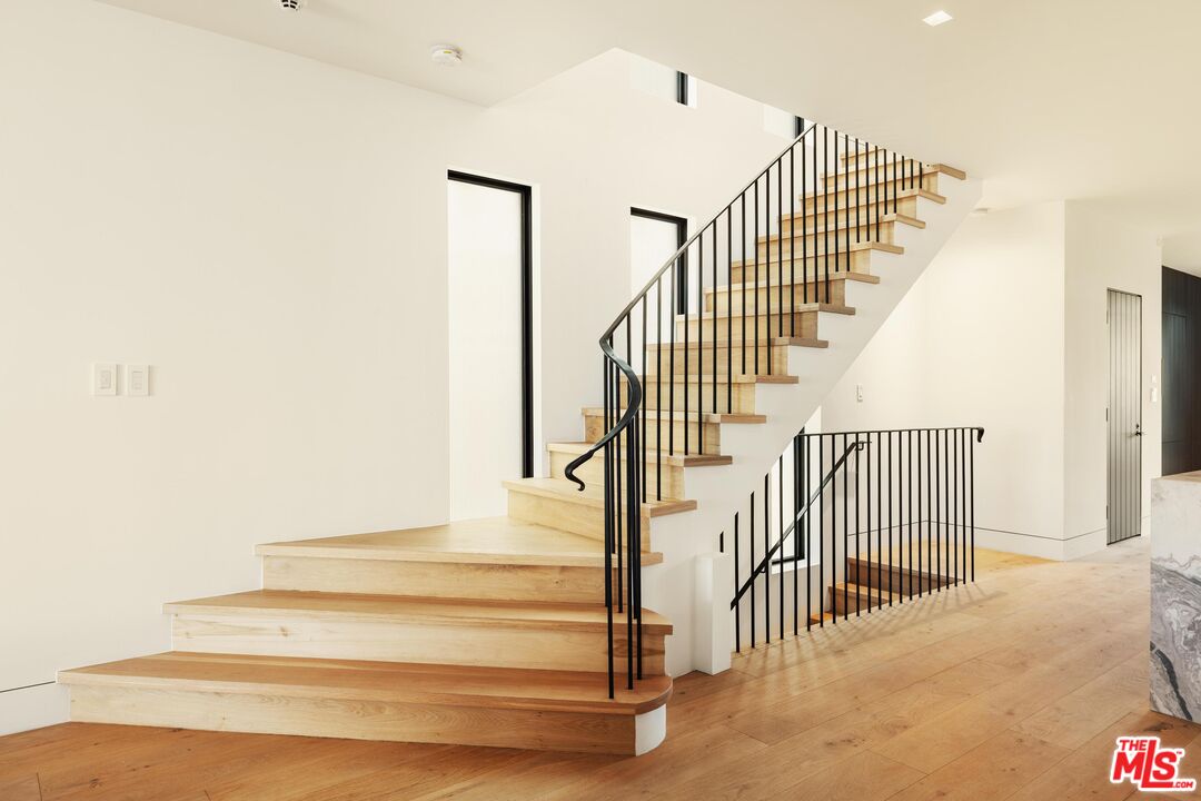 2205 Ocean Front Walk Venice, CA 90291 - Photo 12 of 30 a view of entryway