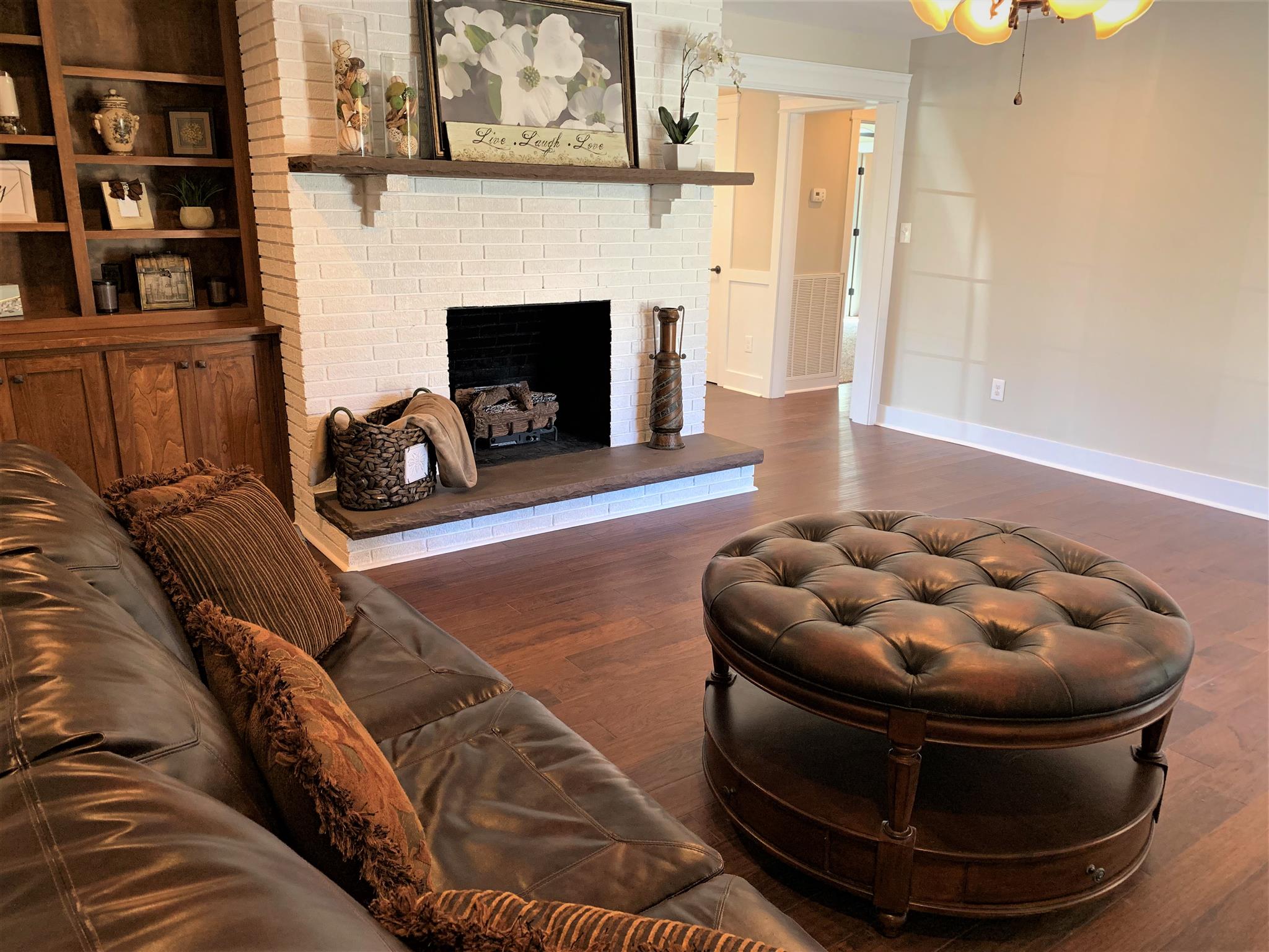 1360 Sixteenth Model Road Manchester, TN 37355 - Photo 8 of 30 a living room with furniture and a fireplace