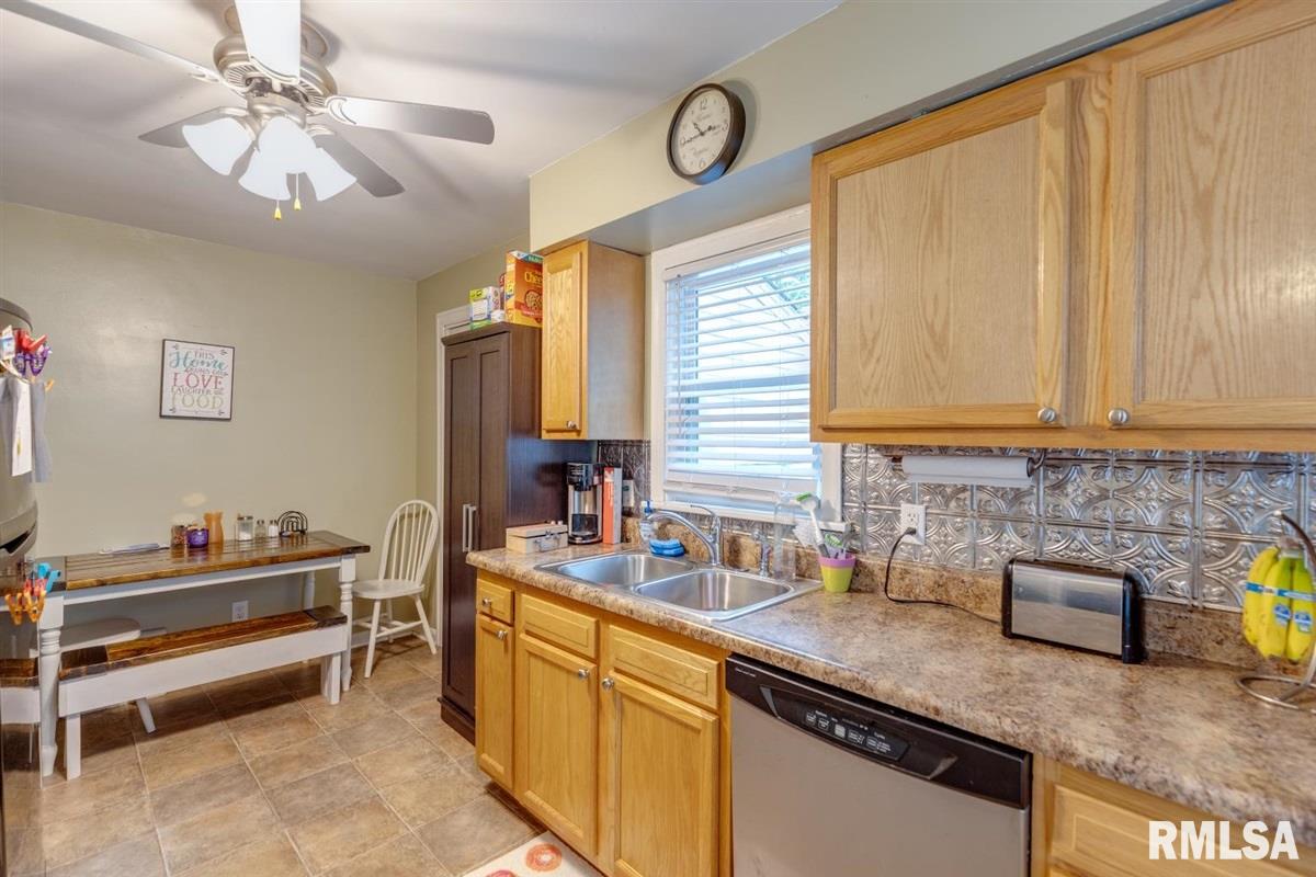 212 North Illinois Street Springfield, IL 62702 - Photo 9 of 32