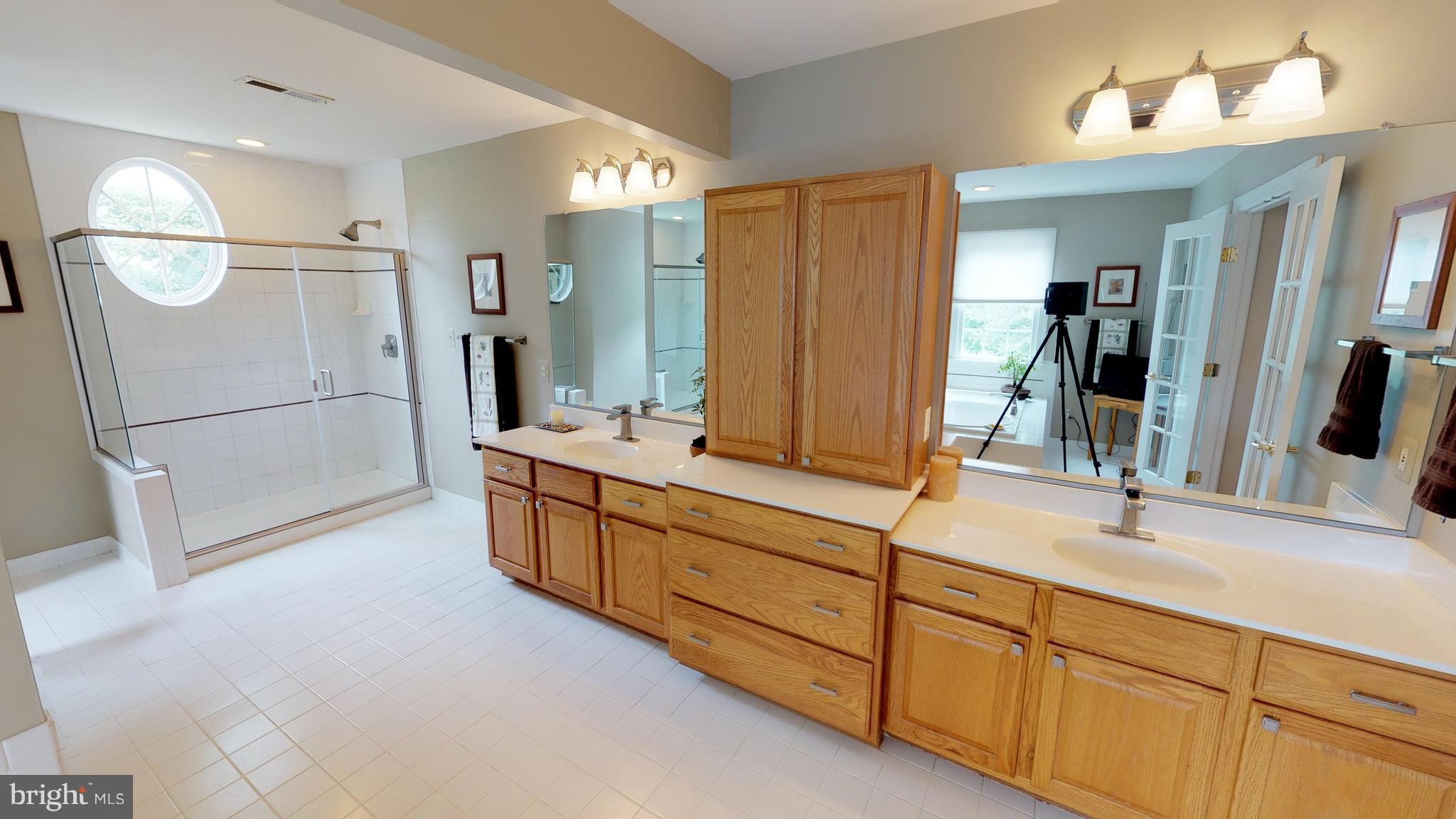 24723 Ridge Road Damascus, MD 20872 - Photo 18 of 29 Bath (Master)
