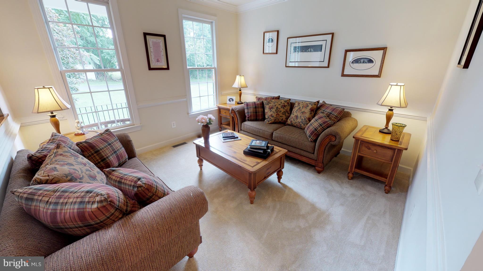 24723 Ridge Road Damascus, MD 20872 - Photo 4 of 29 Living Room