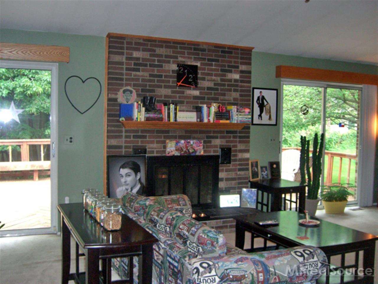 627 Kentucky Drive Rochester, MI 48307 - Photo 8 of 8 GAS FIREPLACE IN GR