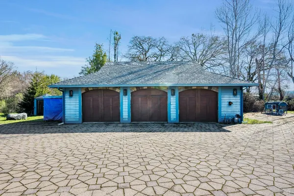 $844,200 | 1051 South Main Street, Willits, CA 95490