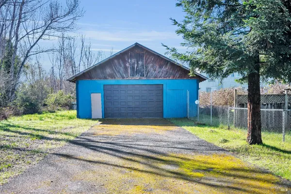 $844,200 | 1051 South Main Street, Willits, CA 95490