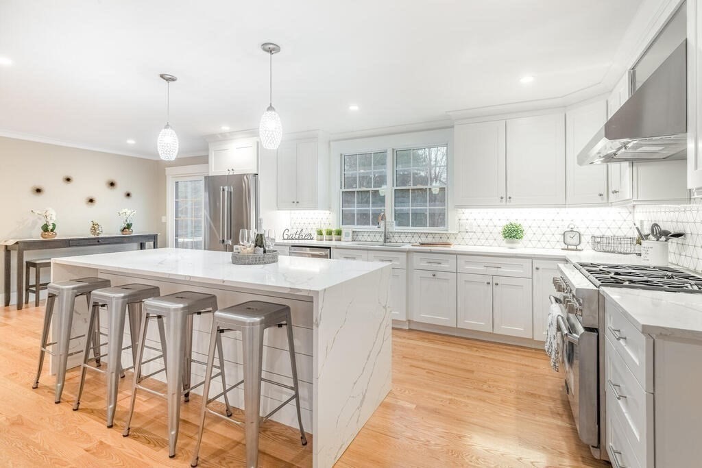19 Windsor Road Westwood, MA 02090 - Photo 6 of 31 Gallery Image 6