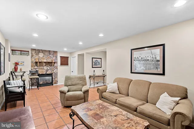 a view of a livingroom with furniture and furniture
