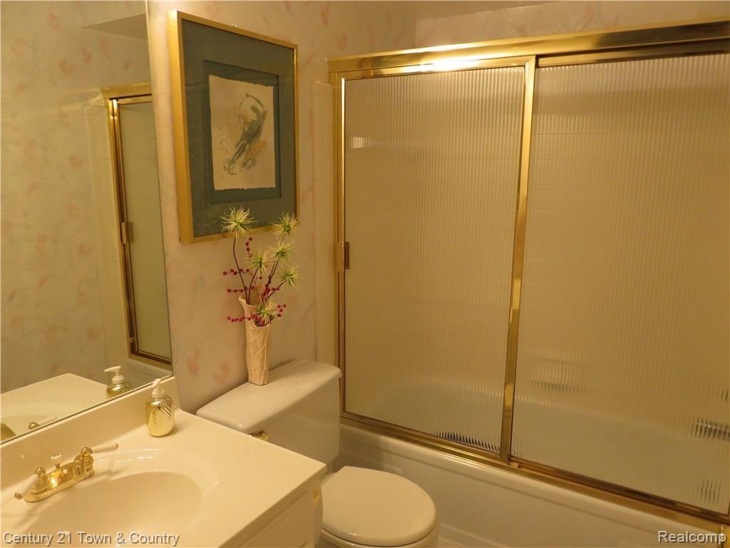 1922 Allenway Court Rochester Hills, MI 48309 - Photo 7 of 19