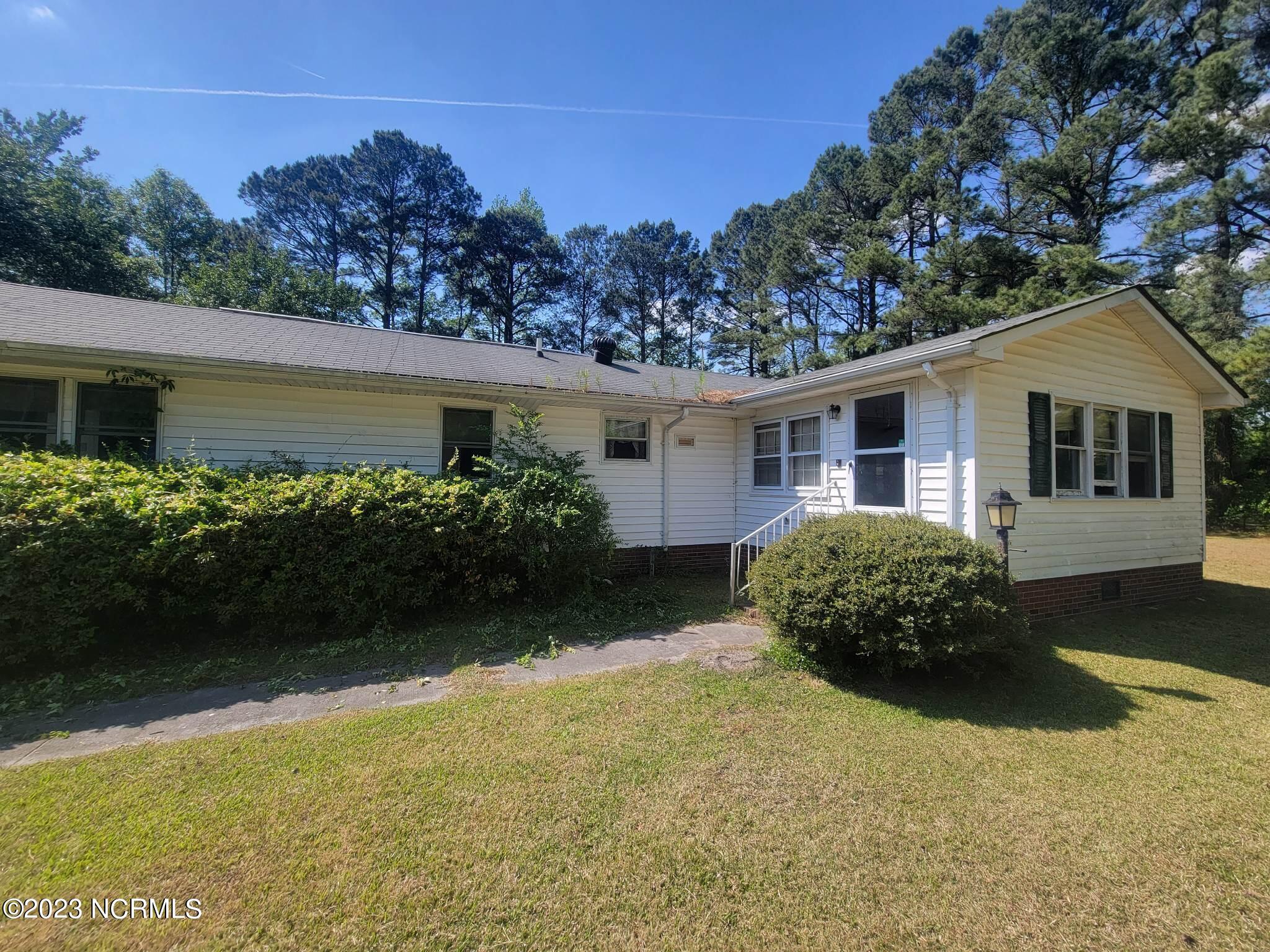 537 North Brown Road Beulaville, NC 28518 - Photo 3 of 26 341248068_957476542104719_82844717804387