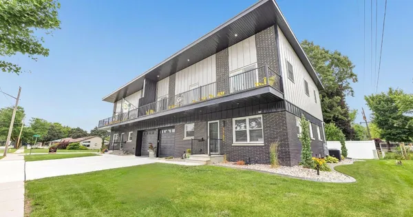 $599,900 | 1751 South Oneida Street, Green Bay, WI 54304