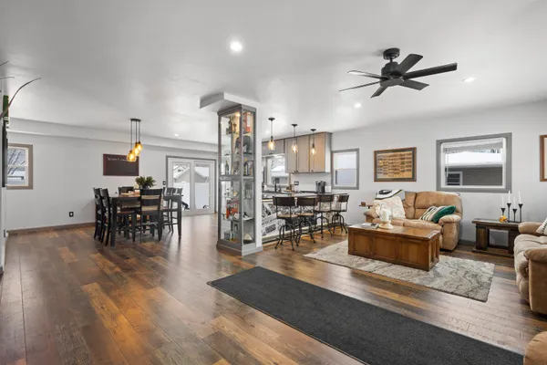 $599,900 | 1751 South Oneida Street, Green Bay, WI 54304