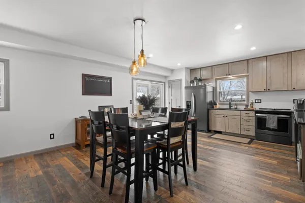 $599,900 | 1751 South Oneida Street, Green Bay, WI 54304