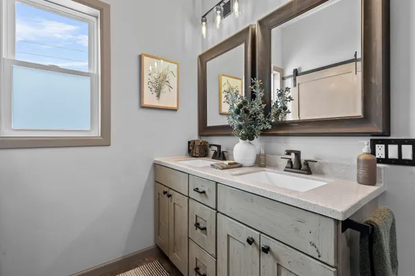 $599,900 | 1751 South Oneida Street, Green Bay, WI 54304