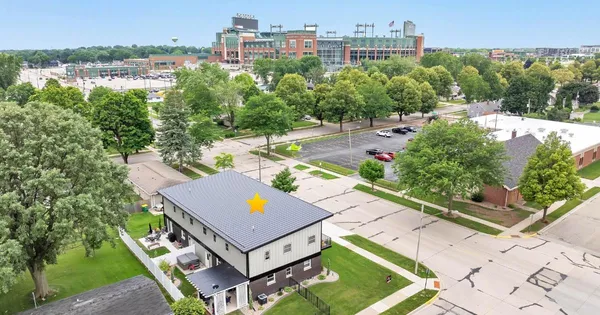 $599,900 | 1751 South Oneida Street, Green Bay, WI 54304