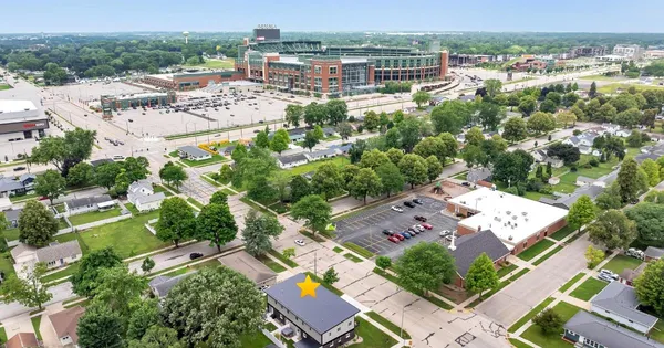 $599,900 | 1751 South Oneida Street, Green Bay, WI 54304